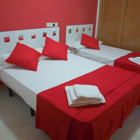 Hostal El Parque San Martín de la Vega Buitenkant foto