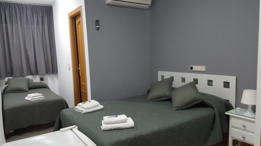 Hostal El Parque San Martín de la Vega Buitenkant foto