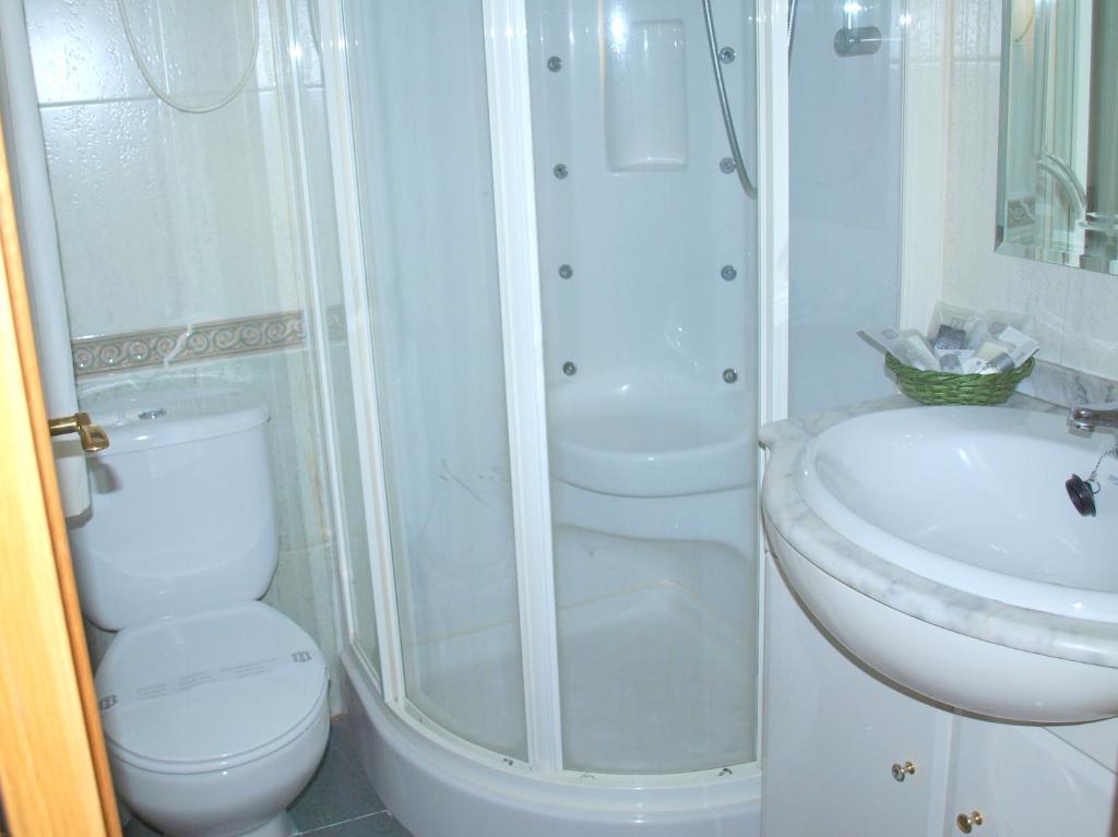 Hostal El Parque San Martín de la Vega Buitenkant foto