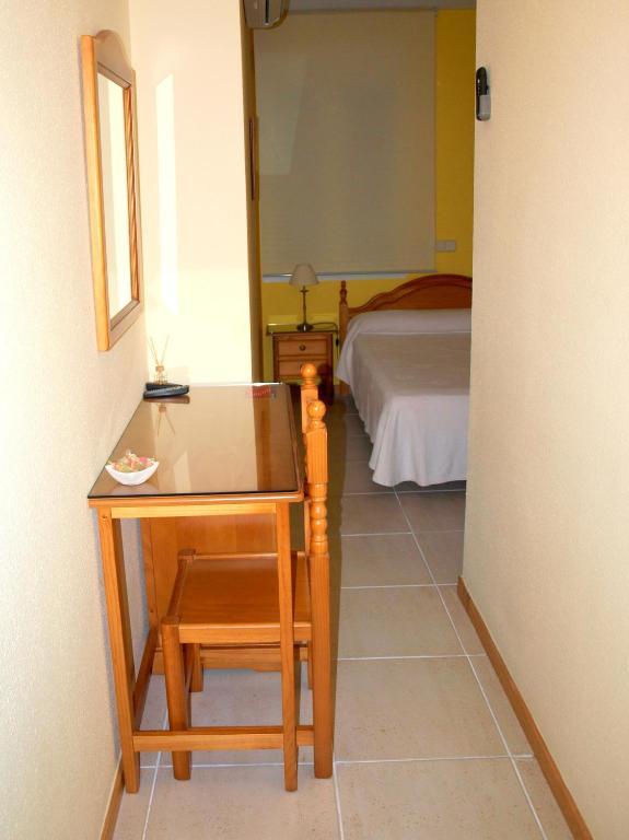 Hostal El Parque San Martín de la Vega Buitenkant foto