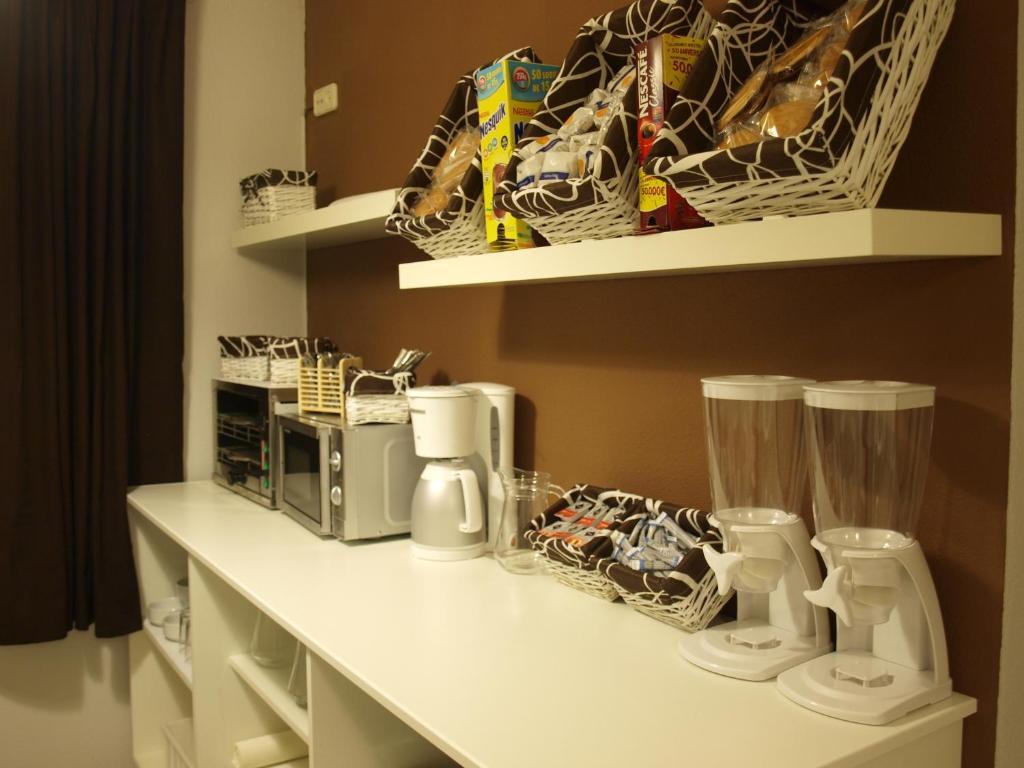 Hostal El Parque San Martín de la Vega Buitenkant foto